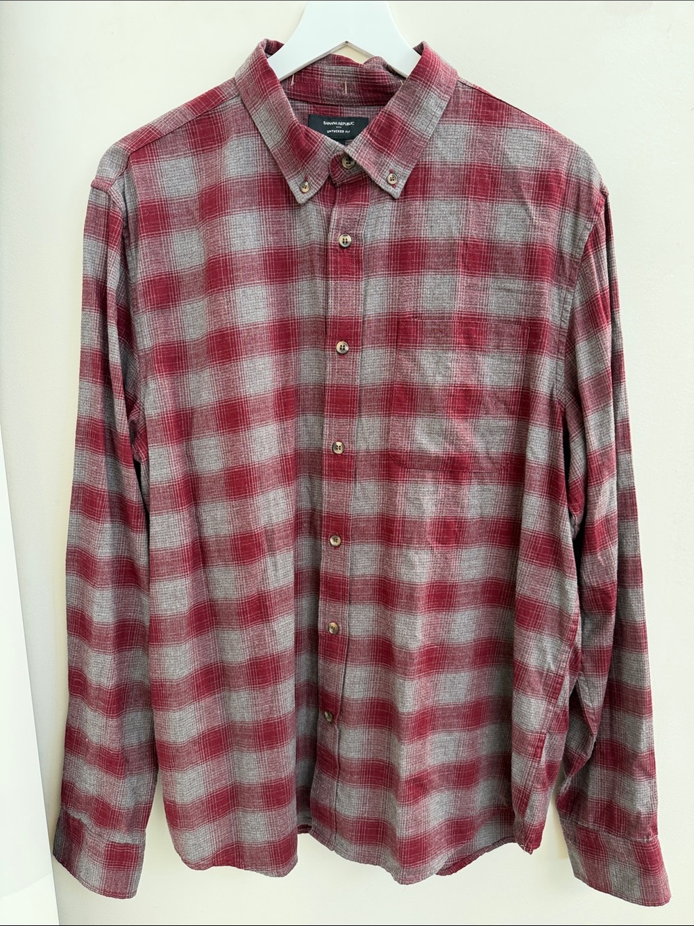 Banana Republic Men’s Flanel Button-Down Shirt Red and Gray Plaid brand new